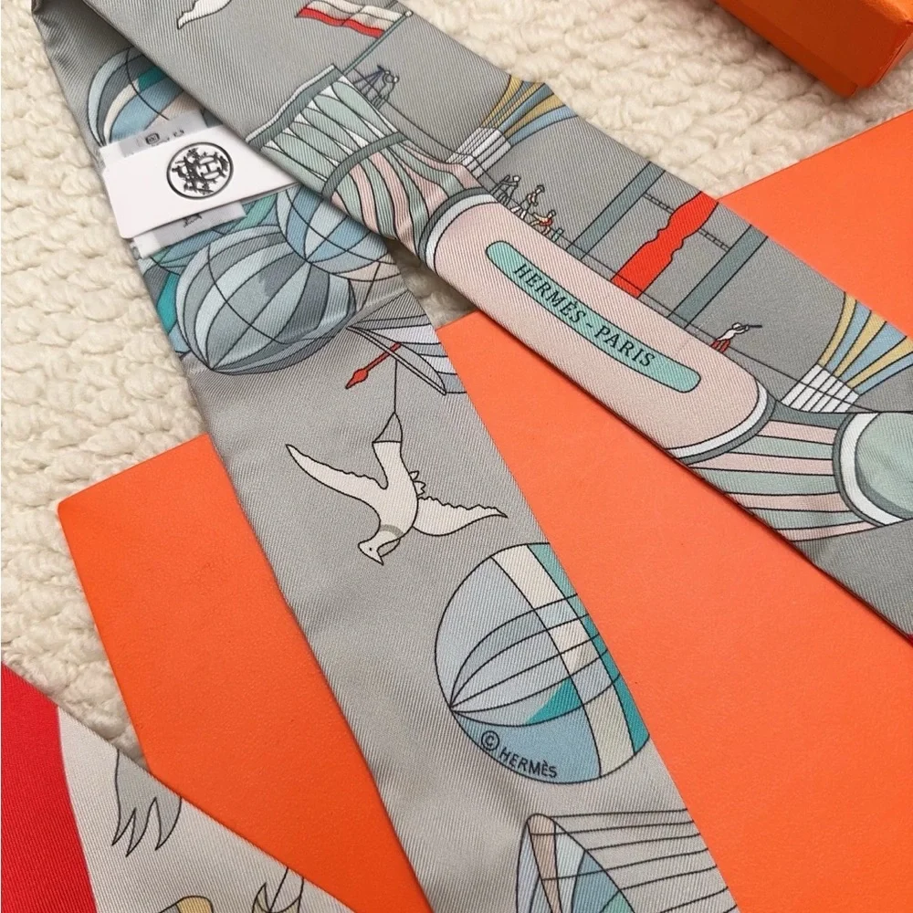 🍊 HERMÈS New Twilly Scarf "Dream of Soaring" Silk - Picture 4 of 9